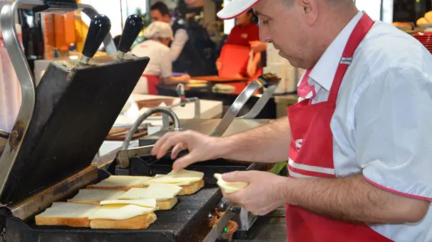 tostçu açmak, 10.000 TL Sermaye İle Ne İş Yapılır? 2026'da 10 bin lira ile nasıl para kazanılır? tostçu açmak