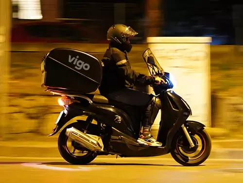 Vigo Kurye Maaşları Ne Kadar? 2026 Çalışma Saatleri ve Şartları görseli Vigo Kurye Maaşları Ne Kadar? 2026 Çalışma Saatleri ve Şartları