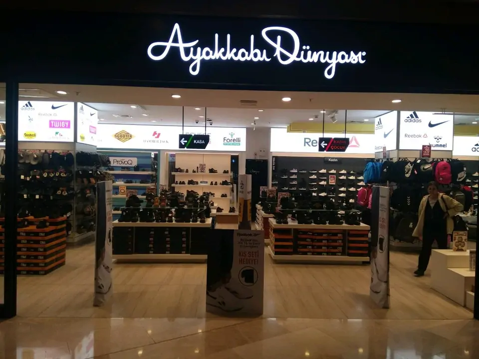 Ayakkabı Dünyası Franchise Bedeli 2026 (Bayilik Şartları, Maliyeti) görseli Ayakkabı Dünyası Franchise Bedeli 2026 (Bayilik Şartları, Maliyeti)