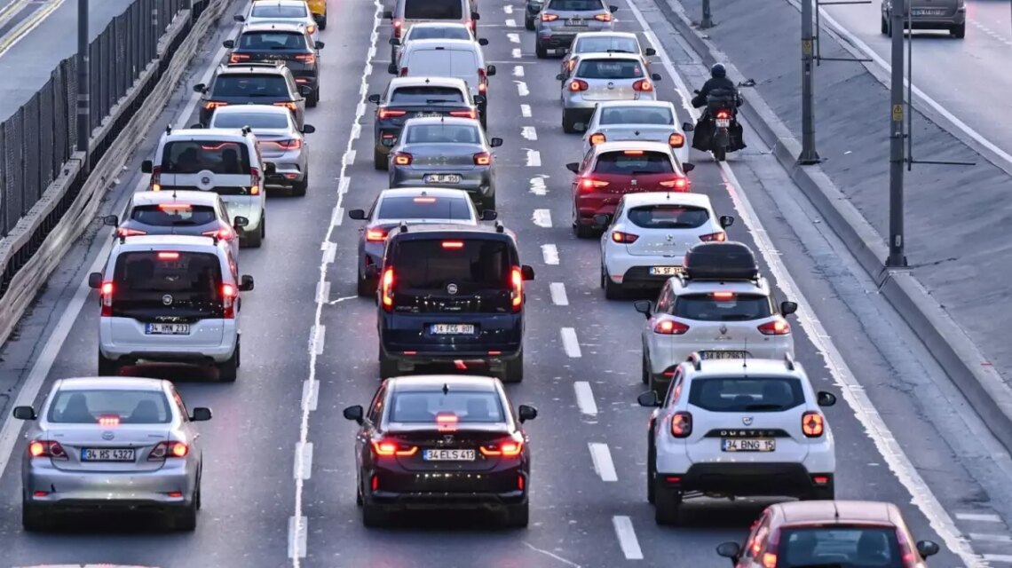 Motorine İndirim Geldi Akaryakıt Fiyatlarında Son Durum Ne 1 motorine gece yarisi 2 lira 44 kurus indirim geldi 19288707 218 amp